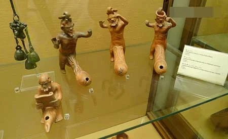 Một số hiện vật trưng bày trong “mật thất”