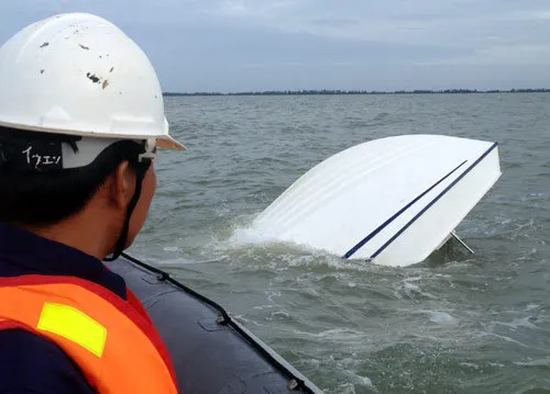 Chiếc tàu chìm khiến 9 người thiệt mạng tại Cần Giờ. Ảnh:D.C Dam-tau-SG-3-1375507351-500x0-4407-8382-