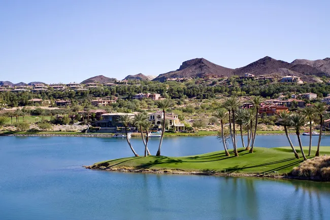 Hồ Las Vegas, Mỹ, cuốn hút du khách bởi vẻ đẹp trong trẻo và thơ mộng của nó, đẹp như một bức tranh