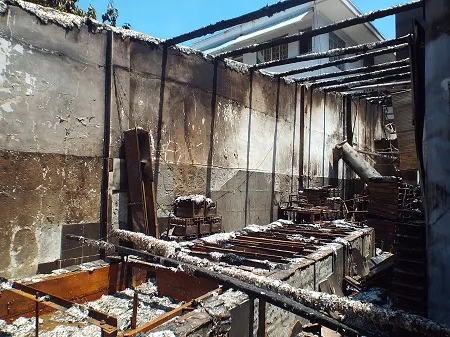 Rất may, vụ cháy đã được khống chế thành công trước khi lan sang những căn nhà bên cạnh.