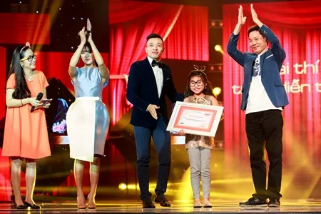Giải trình diễn tốt nhất được trao cho bé Trang Thư. 