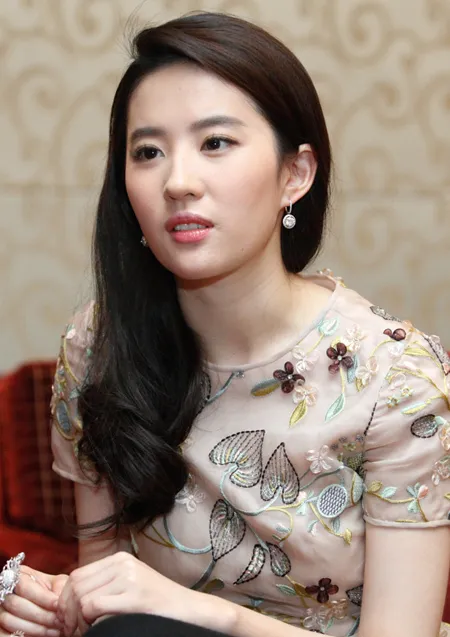 Lưu Diệc Phi quyết giấu kín chuyện tình yêu ảnh 9