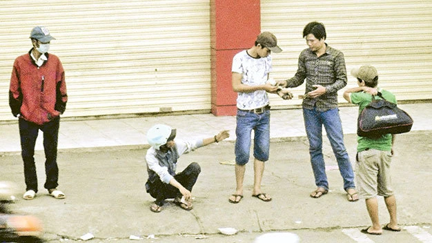 Công khai hoạt động mua bán ma túy như chợ trời