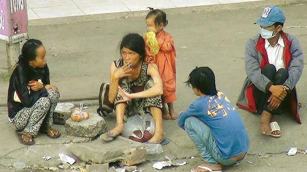 Người nghiện sử dụng cả trẻ con đi ăn xin để lấy tiền hút chích 