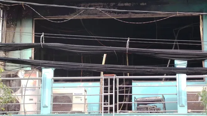 Siêu thị sát chung cư bốc cháy lúc sáng sớm