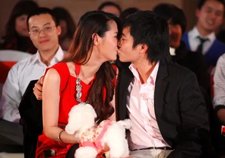 Những màn cầu hôn bất ngờ và ấn tượng của sao Việt ảnh 6 ly-ky-chuyen-cau-hon-cua-sao-v-2146-5234