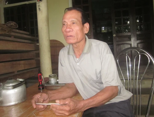 Ông Nguyễn Văn Ngụ kể lại sự việc được nhận số tiền đền bù lớn gấp nhiều lần. Ảnh: Đức Hùng