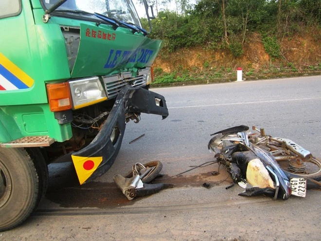 Xe ben tông chết chỉ huy trưởng quân sự