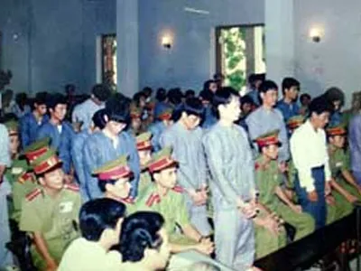 Quang cảnh phiên toà xử Khánh trắng