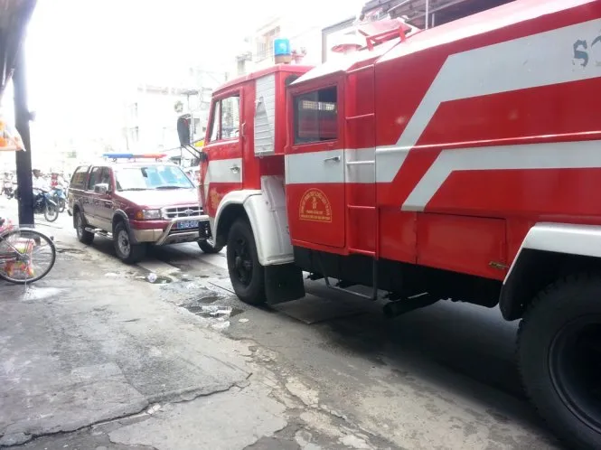 Lực lượng PCCC Q.Bình Thạnh được huy động - Ảnh : Đại Việt