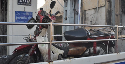 Container mất lái gây tai nạn, kẹt xe kinh hoàng ảnh 2