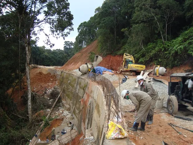 Đường Đông Trường Sơn đi ngang qua Đưng Knớ. Đường Đông Trường Sơn đi ngang qua Đưng Knớ.