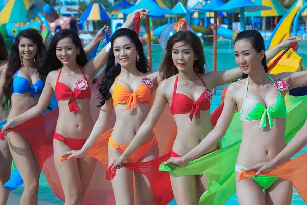 Ứng viên Hoa hậu mặc bikini rực rỡ dưới nắng ảnh 5