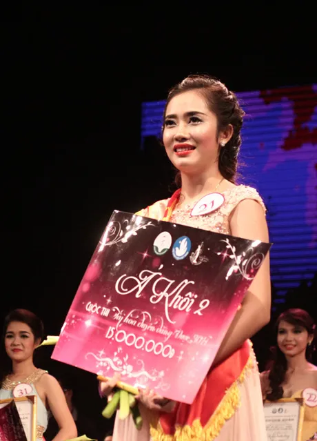 Ket Ke Son giành giải Á khôi 2 của cuộc thi Tài hoa duyên dáng Dược 2014.