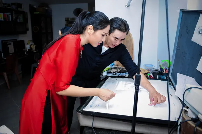 Nguyễn Thị Loan luyện vẽ tranh cát để thi Miss World ảnh 9