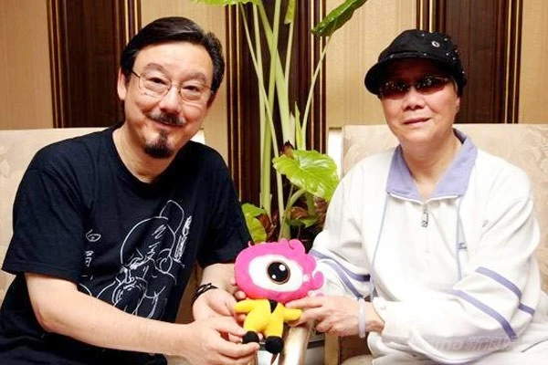 Lý Chấn Huy và Lý Thu Nguyên - em trai và chị gái Lý Tiểu Long hiện nay.