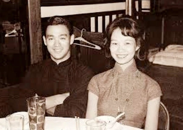 2 chị em Lý Thu Nguyên - Lý Tiểu Long thời trẻ.