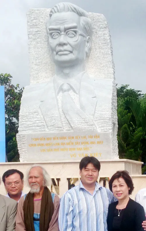 Tượng cố thủ tướng Võ Văn Kiệt ở Dung Quất - Ảnh: Đăng Trần