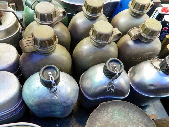 Chợ ‘ve chai’ cuối tuần giữa lòng Sài Gòn ảnh 7