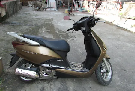 Đi đám cưới gửi xe ở khách sạn bị kẻ trộm cạy cốp lấy tiền