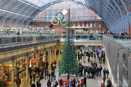 Cây thông bằng hình Lego ở London Anh