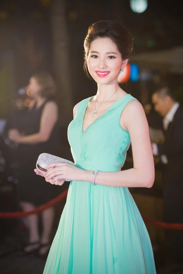 Hình ảnh Đặng Thu Thảo hiện tại thu hút ánh mắt của nhiều người