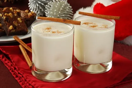 Ly eggnog kem tươi được người Canada ăn dịp Giáng sinh