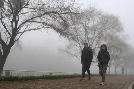 Du khách thích thú với tiết trời như ở phương Tây của Sa Pa.