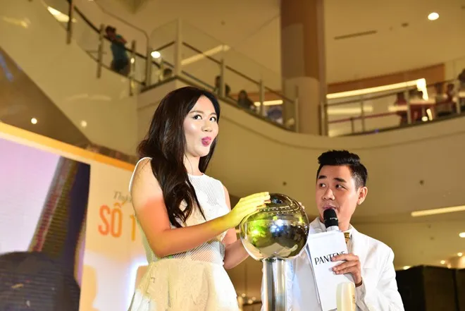 Văn Mai Hương tỏ ra phấn khích khi tham gia thử thách trước mặt đông đảo khán giả. Midu tái xuất rạng rỡ sau thời gian ở ẩn