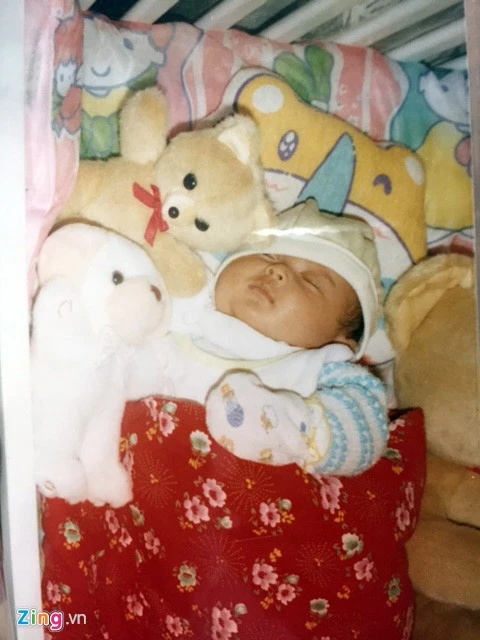 Những bức ảnh ấu thơ chưa từng công bố của Á hậu Huyền My