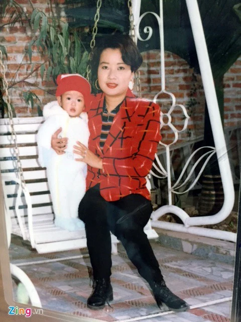 Những bức ảnh ấu thơ chưa từng công bố của Á hậu Huyền My