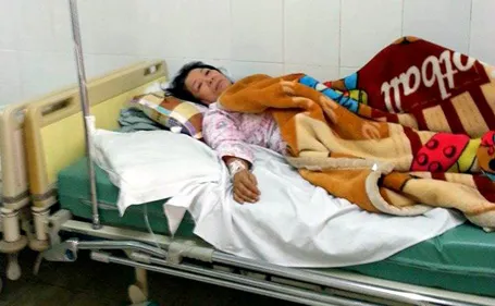 Bà Dư khi điều trị tại bệnh viện E.