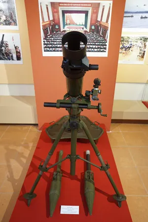 Súng cối 100mm do Nhà máy Z125 - Tổng cục CNQP nghiên cứu sản xuất phục vụ nhiệm vụ quốc phòng