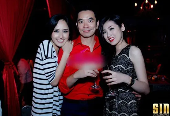 Hoa hậu và những hình ảnh không đẹp ở bar