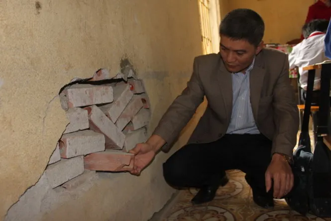 Các phòng học của Trường THCS Sơn Hà, huyện Quan Sơn (Thanh Hóa) đã xuống cấp nghiêm trọng, có thể sập bất cứ lúc nào- Ảnh: Hà Đồng.