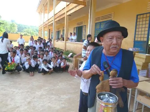 Mạc Can đi cấp cứu ảnh 1