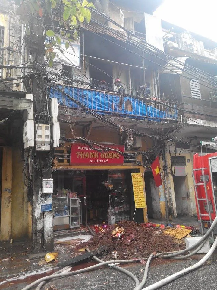 Cháy lớn ở Hà Nội: Huy động hàng trăm cảnh sát ảnh 13 Cháy lớn ở Hà Nội: Huy động hàng trăm cảnh sát ảnh 13