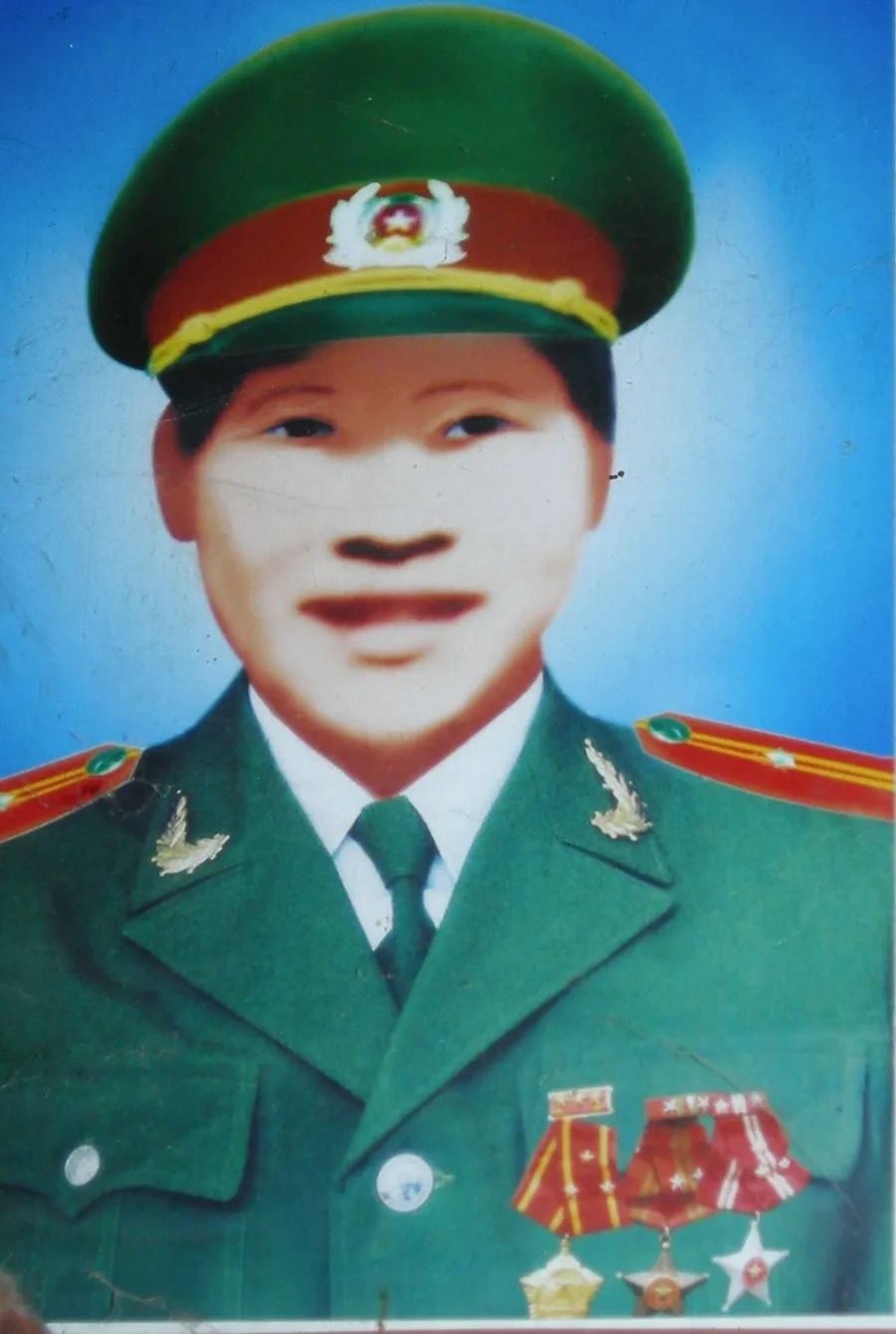 Di ảnh Thiếu úy Triệu Văn Phong.