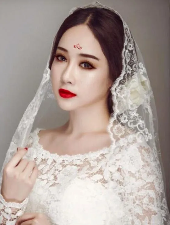 Helen Thanh Thảo tự nhận mình là "phiên bản lỗi" của Võ Tắc Thiên Hot girl Việt rủ nhau hoá thân thành Võ Tắc Thiên