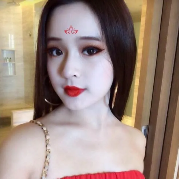 Hot girl Huyền Baby thay đổi ảnh cá nhân Facebook theo hình tượng Võ Tắc Thiên. Hot girl làm mẹ Huyền Baby thay đổi ảnh cá nhân Facebook theo hình tượng Võ Tắc Thiên.