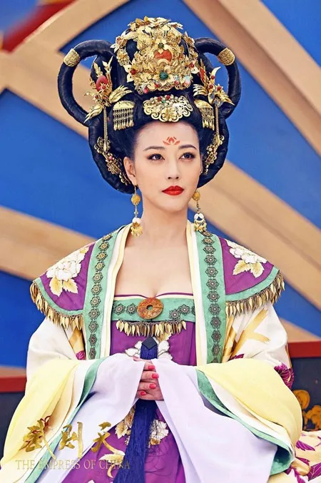 Sao Việt và hot girl đua nhau tạo hình Võ Tắc Thiên ảnh 9 Sao Việt và hot girl đua nhau tạo hình Võ Tắc Thiên ảnh 9