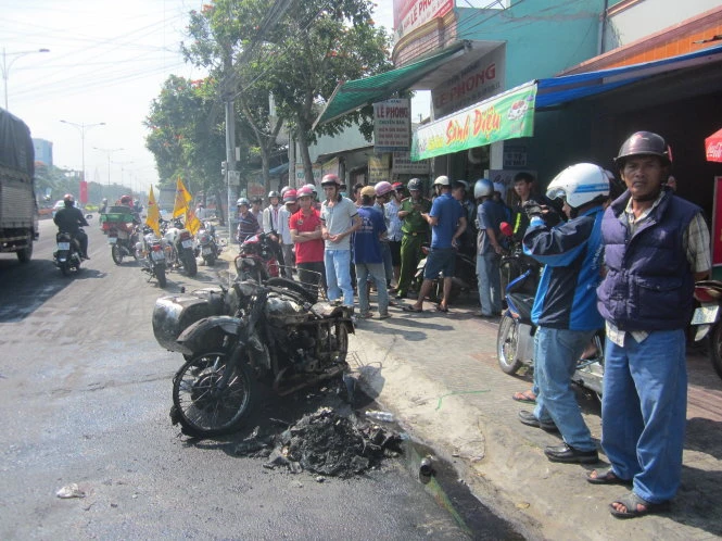 Hiện trường vụ xe mô tô bị cháy rụi - Ảnh:Hoài Thương