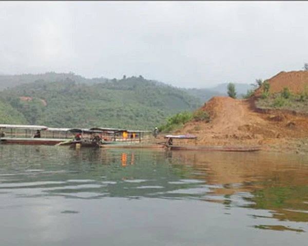 Chìm thuyền ở Sơn La, 4 người mất tích