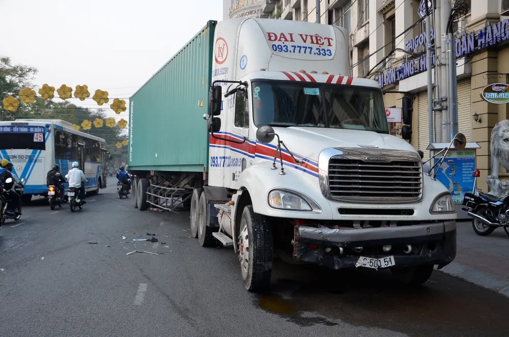 Xe đầu kéo tại hiện trường