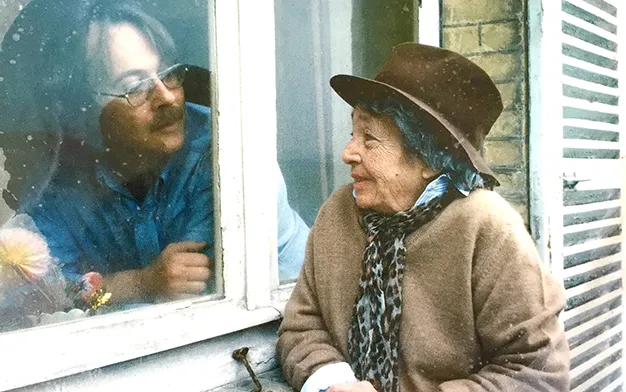 Đôi tình nhân lệch tuổi M.Duras và Yann Andréa - Ảnh tư liệu Trường Trưng Vương Đôi tình nhân lệch tuổi M.Duras và Yann Andréa - Ảnh tư liệu Trường Trưng Vương