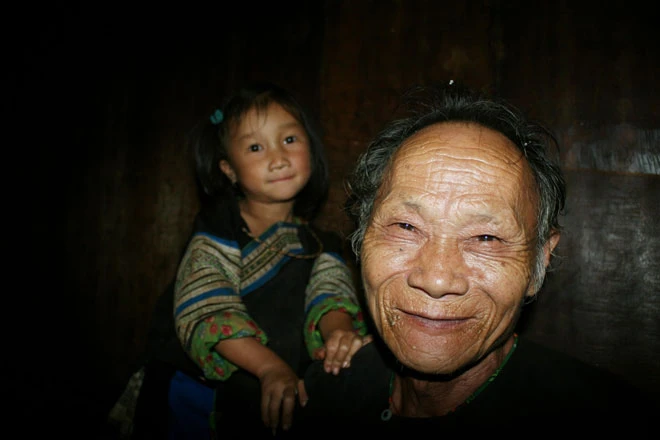 Niềm vui của ông khi cháu mình được đi học ở trường lớp mới. Niềm vui của ông khi cháu mình được đi học ở trường lớp mới.