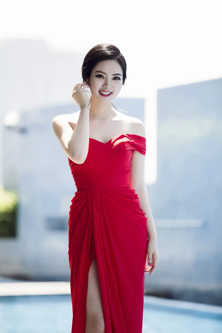 Hoa hậu Ngọc Anh rực rỡ với váy đỏ gợi cảm ảnh 3