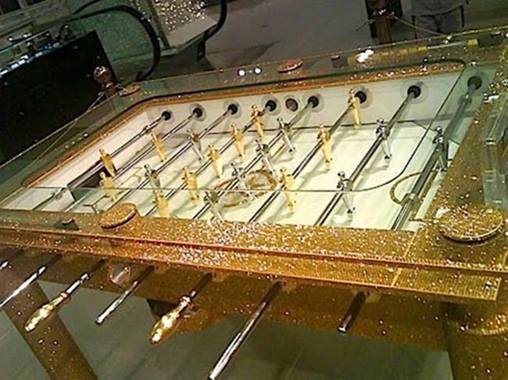 Bàn bóng đá Foosball nạm vàng