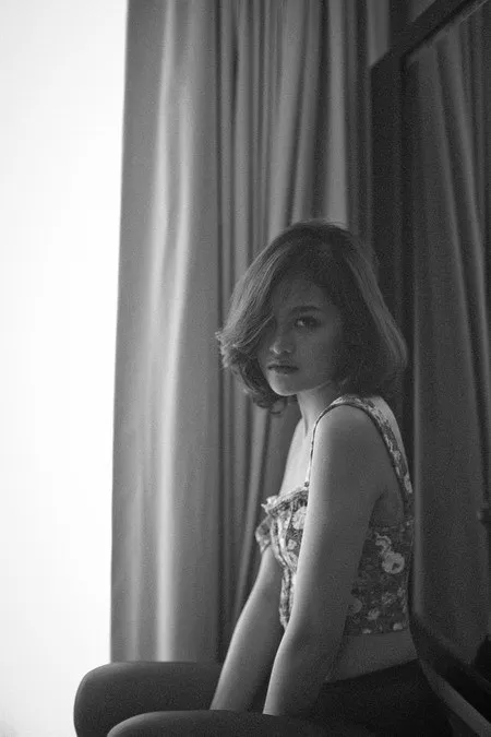 Thùy Anh táo bạo trong bộ ảnh mừng tuổi 20 ảnh 4