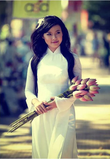 Midu trong sáng trong trang phục áo dài nữ sinh